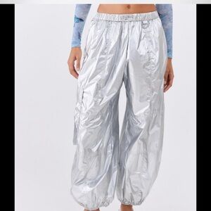 NWOT Urban Outfitters Metallic Cargo Parachute Pants (Silver Size XS)